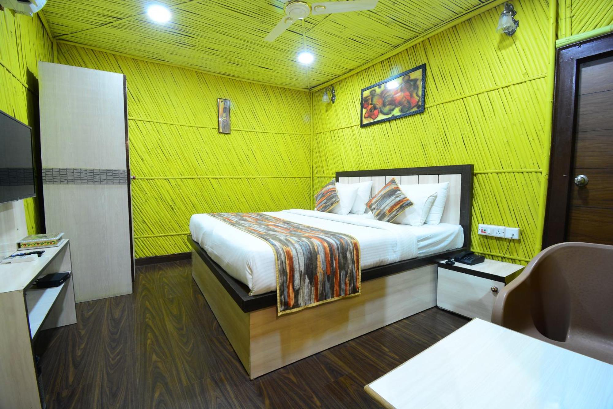 Hotel Bamboo Castle Jaipur Rum bild